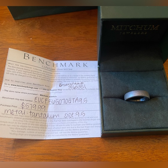 Gentleman’s comfort fit 6.5Mm Gray Tantalum Band with Satin Swirl finish - Picture 4 of 4